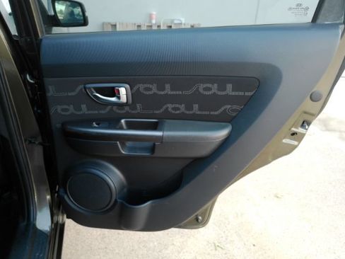 Used 2012 Kia Soul + w/ Audio Pkg FWD image 21