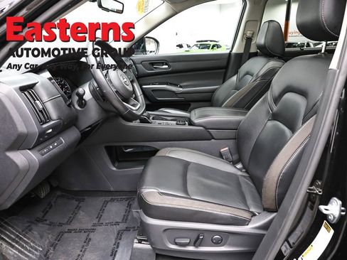 Used 2023 Nissan Pathfinder SL w/ SL Premium Package image 14