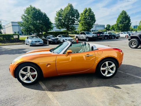 Used 2006 Pontiac Solstice Convertible w/ Premium Package RWD image 25