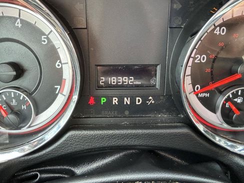 Used 2018 Dodge Grand Caravan SE FWD image 18