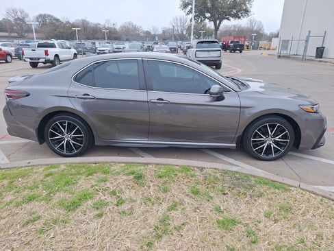 Used 2023 Toyota Camry SE image 7