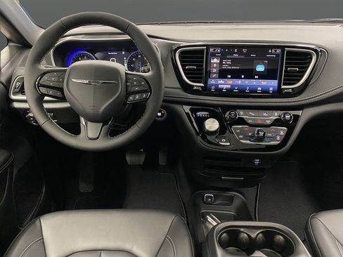 New 2026 Chrysler Pacifica Select w/ S Appearance Package FWD image 5