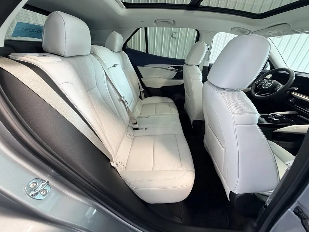 Used 2025 Buick Envision Avenir AWD/4WD image 25