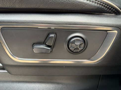 Used 2019 RAM 1500 Limited w/ Body Color Bumper Group image 18