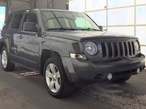 Used 2016 Jeep Patriot Latitude AWD/4WD image 3