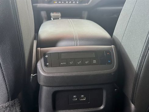 Used 2024 Nissan Pathfinder SV FWD image 32