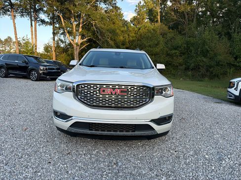 Used 2018 GMC Acadia Denali w/ Technology Package FWD image 2