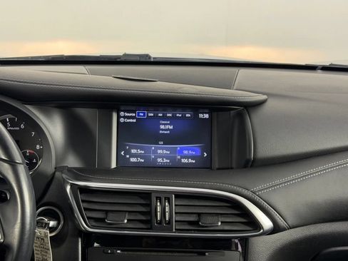 Used 2017 INFINITI QX30 FWD image 22