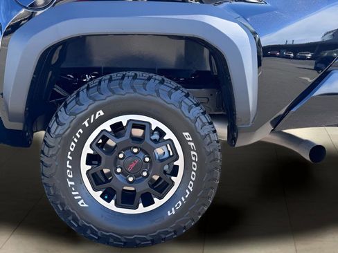 Used 2025 Toyota Tacoma TRD Off-Road AWD/4WD image 38