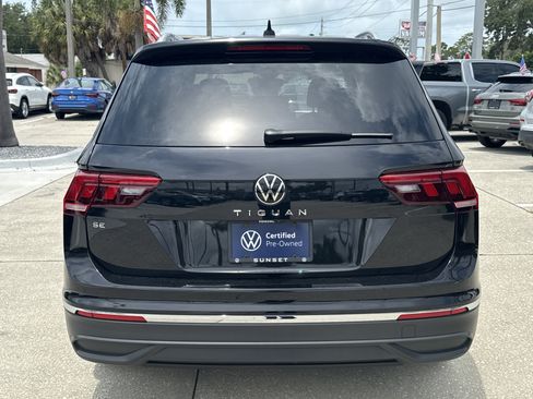 Certified 2022 Volkswagen Tiguan SE w/ Panoramic Sunroof Package FWD image 5