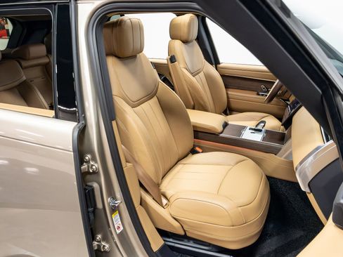 Used 2025 Land Rover Range Rover SE AWD/4WD image 23