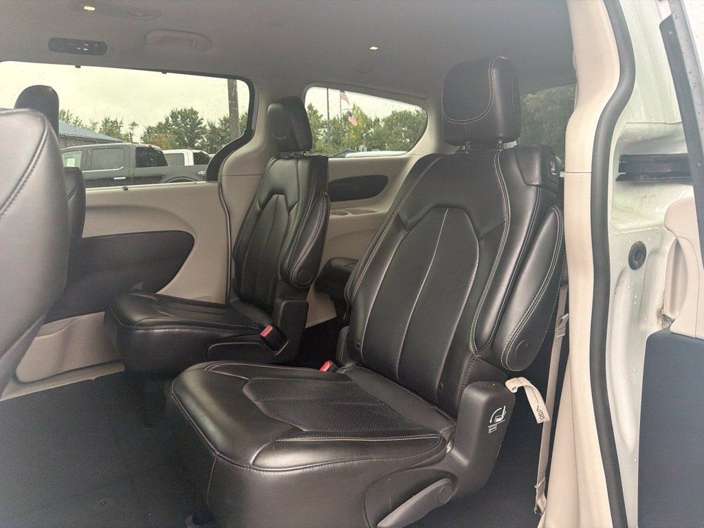 Used 2024 Chrysler Pacifica Touring-L FWD image 24