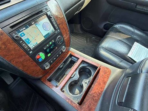 Used 2007 Chevrolet Tahoe LTZ w/ LTZ Preferred Equipment Group AWD/4WD image 16