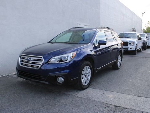 Used 2017 Subaru Outback 2.5i Premium image 3