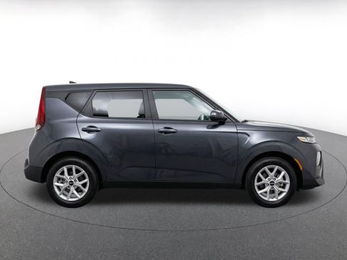 Used 2025 Kia Soul LX w/ LX Technology Package FWD image 13