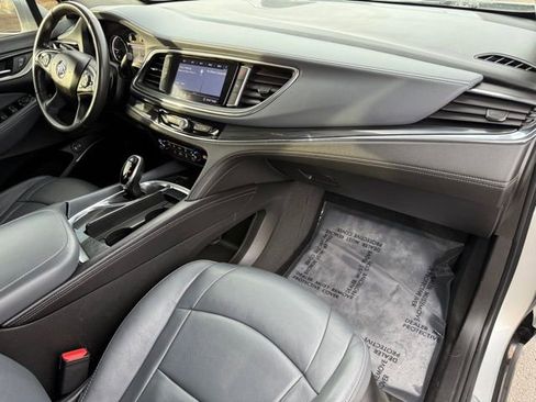 Used 2020 Buick Enclave Essence image 21