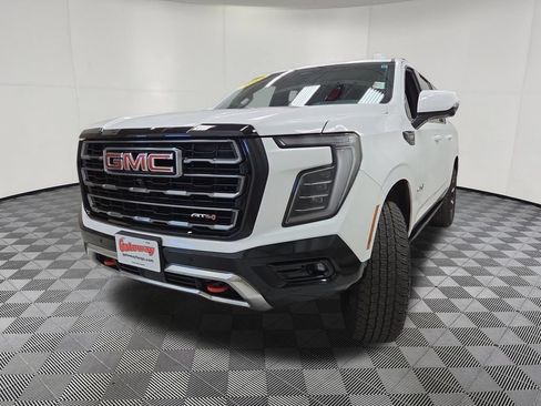 Used 2025 GMC Yukon XL AT4 w/ AT4 Premium Package AWD/4WD image 7