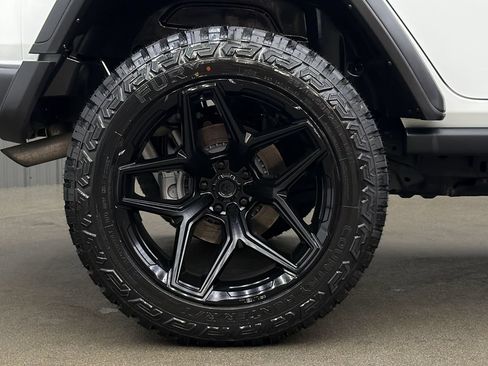 Used 2024 Jeep Wrangler Unlimited AWD/4WD image 11