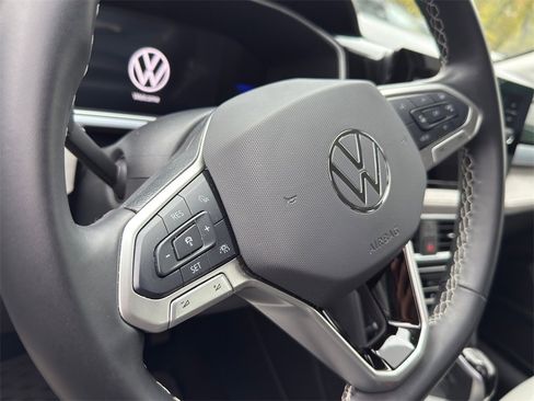 New 2025 Volkswagen Taos SE image 12