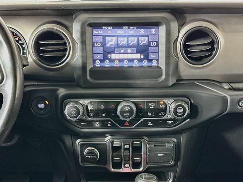Used 2021 Jeep Gladiator Sport AWD/4WD image 22