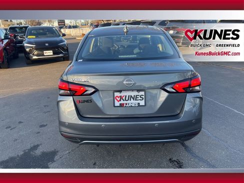 Used 2025 Nissan Versa SV image 5