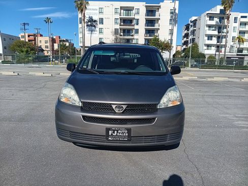 Used 2004 Toyota Sienna LE w/ LE Pkg 1 image 2