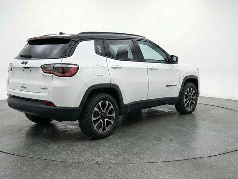 Used 2025 Jeep Compass Trailhawk AWD/4WD image 9