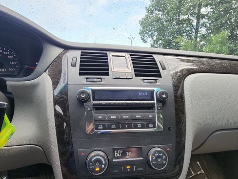 Used 2008 Cadillac DTS FWD image 14