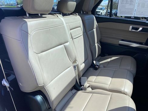 Used 2022 Ford Explorer XLT w/ Equipment Group 202A AWD/4WD image 38