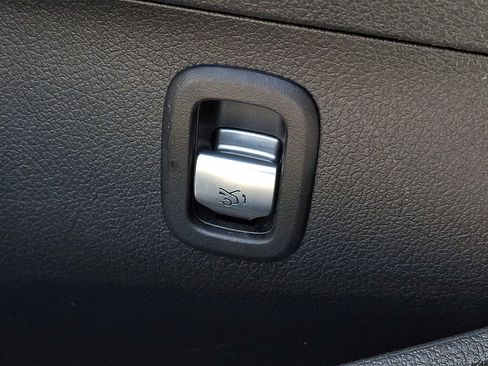 Certified 2025 Mercedes-Benz C 300 4MATIC Sedan image 24