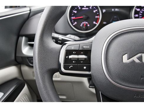 Used 2024 Kia Carnival LX FWD image 24