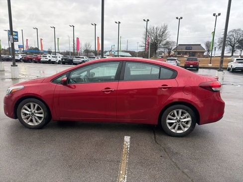 Used 2017 Kia Forte S image 7
