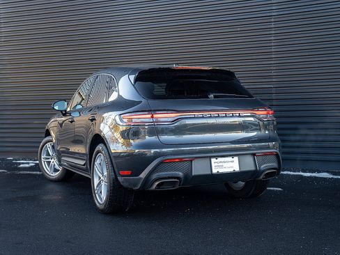 Certified 2025 Porsche Macan image 3