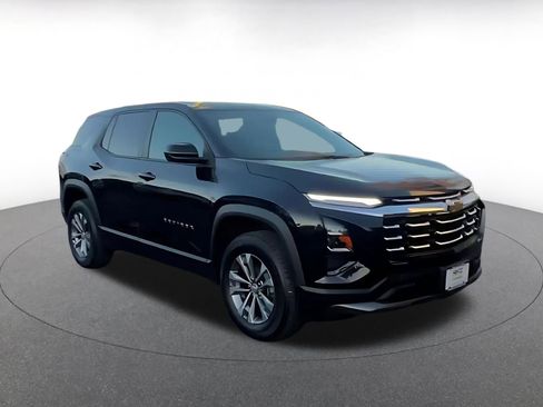 Used 2025 Chevrolet Equinox LT image 3