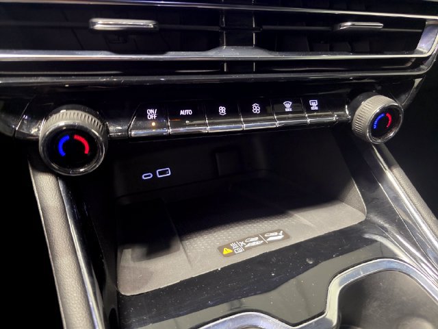 Used 2025 Chevrolet Traverse Z71 w/ Enhanced Driving Package AWD/4WD image 25