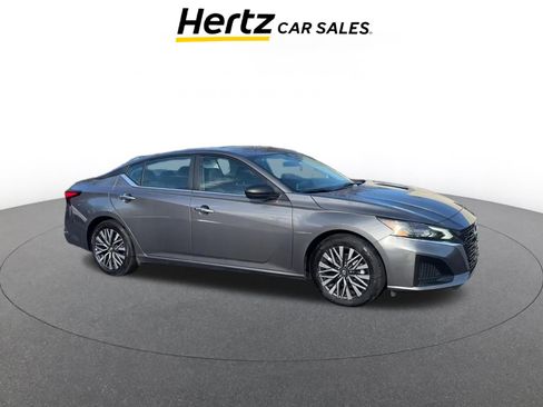 Used 2025 Nissan Altima 2.5 SV image 1