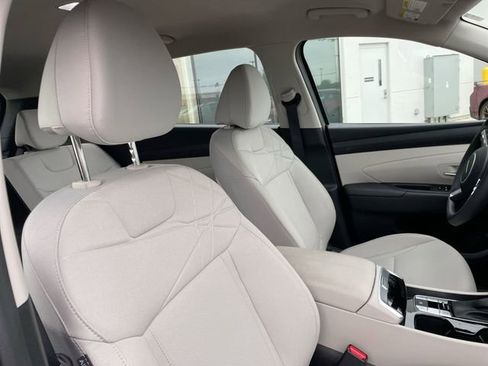 Used 2025 Hyundai Tucson SE image 16
