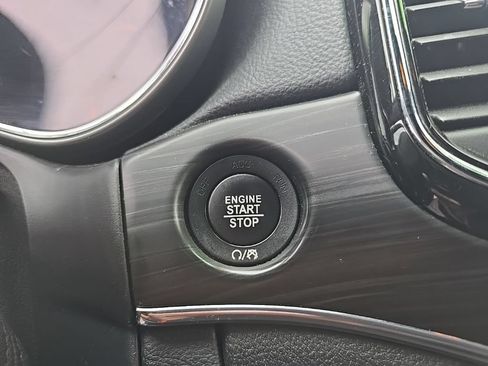 Used 2019 Jeep Grand Cherokee Limited AWD/4WD image 23