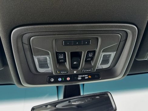 Used 2021 GMC Sierra 1500 Denali w/ Denali Illumination Package AWD/4WD image 18