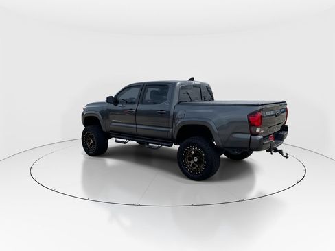 Used 2022 Toyota Tacoma SR5 w/ Technology Package RWD image 6