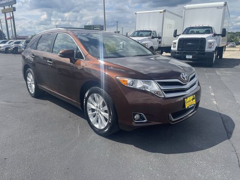 Used 2013 Toyota Venza XLE AWD/4WD image 2