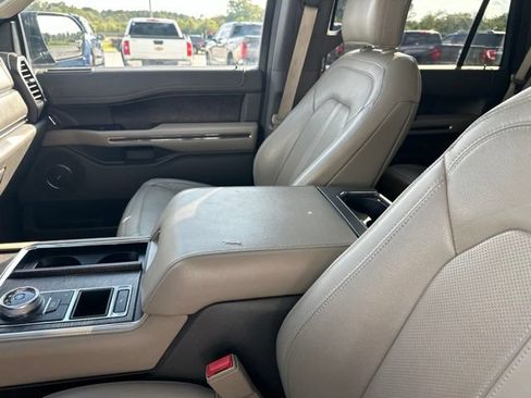 Used 2019 Ford Expedition Limited w/ Equipment Group 301A RWD image 17