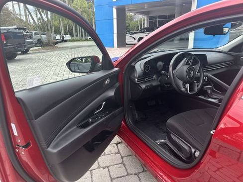 Used 2025 Hyundai Elantra SEL FWD image 22
