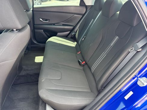Used 2022 Hyundai Elantra SEL w/ Convenience Package FWD image 6