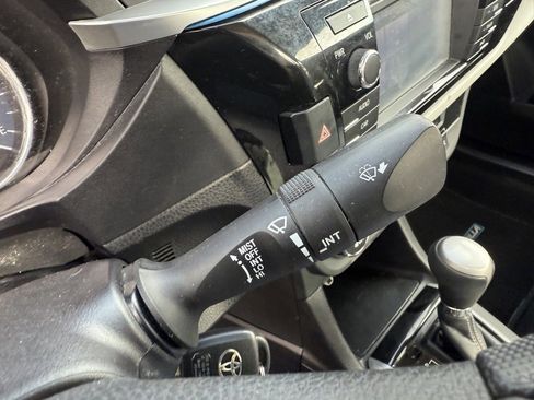 Used 2015 Toyota Corolla LE image 27