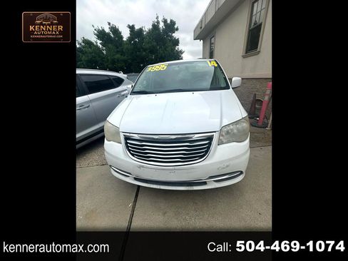 Used 2014 Chrysler Town & Country Touring image 1
