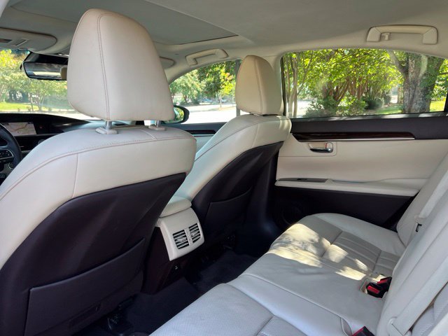 Used 2016 Lexus ES 350 w/ Luxury Package w/Wood Trim FWD image 13