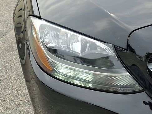 Used 2018 Mercedes-Benz C 300 4MATIC Sedan image 9