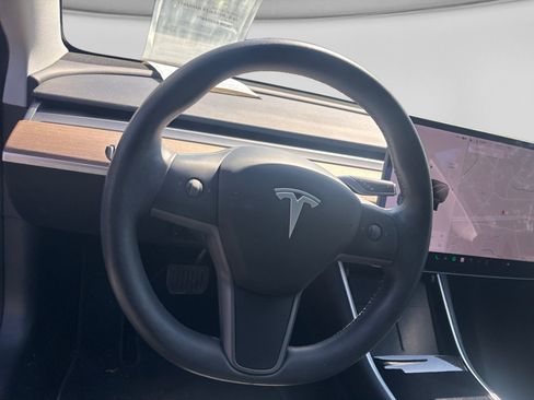 Used 2020 Tesla Model 3 Standard Range RWD image 7