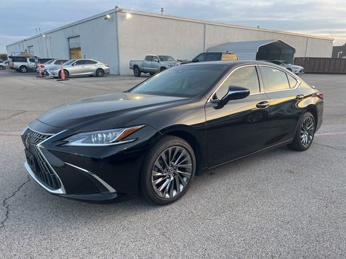 Used 2024 Lexus ES 300h w/ Luxury Package image 1
